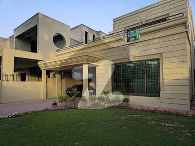 ایف ۔ 7 اسلام آباد میں 6 کمروں کا 1 کنال مکان 11.0 لاکھ میں کرایہ پر دستیاب ہے۔