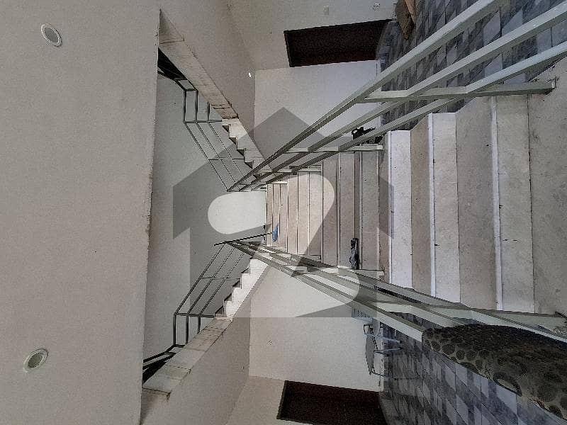 5 MARLA FLAT AVAILABLE FOR SALE 5 MARLA FLAT AVAILABLE FOR SALE