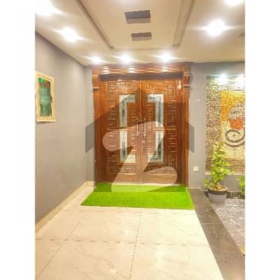 سکھ چین گارڈنز لاہور میں 4 کمروں کا 1 کنال مکان 6.85 کروڑ میں برائے فروخت۔