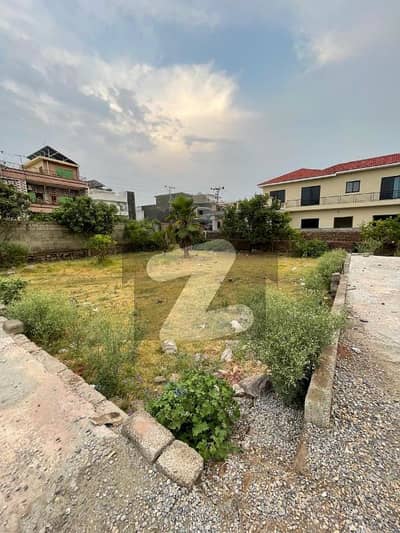 17.3 Marla 3 side corner plot for sale in banigala