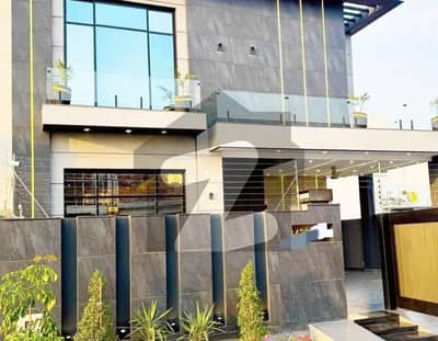 ڈی ایچ اے فیز 8 سابقہ ایئر ایوینیو ڈی ایچ اے فیز 8,ڈی ایچ اے ڈیفینس,لاہور میں 4 کمروں کا 10 مرلہ مکان 1.95 لاکھ میں کرایہ پر دستیاب ہے۔