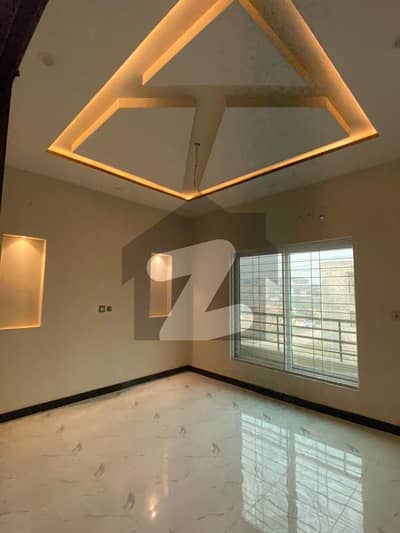 8 Marla Luxury Ground Floor Facing Park For Rent