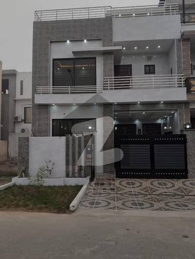 Prime Location 5 Marla House For sale In Beautiful Park View City - Executive Block