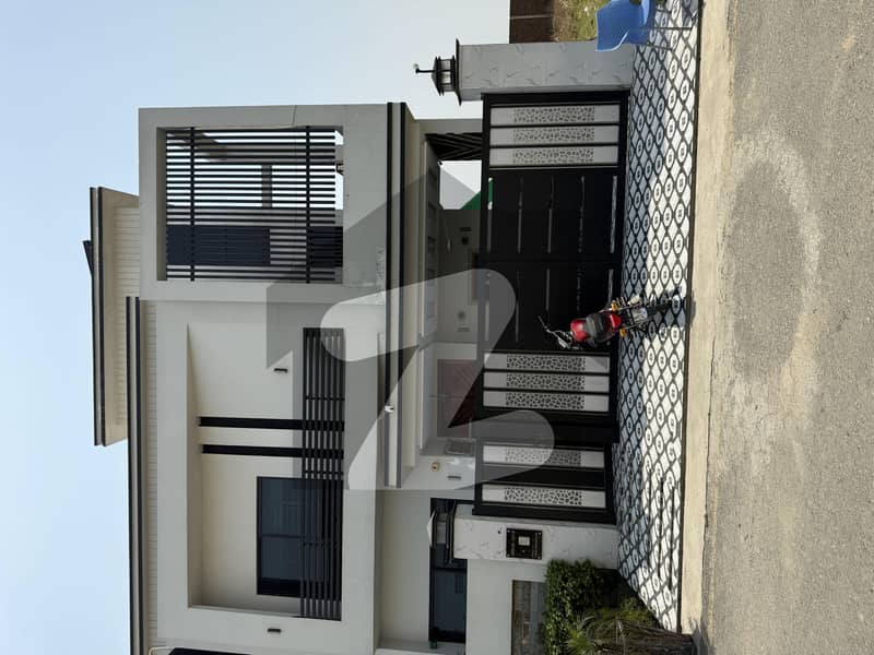 Modern house with 15kv solar Modern house with 15kv solar