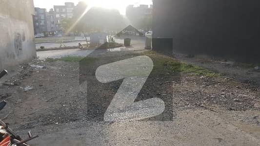 Hub Commercial 5 Marla Plot On Investor Rate LG+G+4 Approved All Paid, Back Open ,Huge Parking Area At Back Side Hub Commercial 5 Marla Plot On Investor Rate LG+G+4 Approved All Paid, Back Open ,Huge Parking Area At Back Side