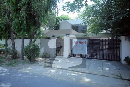 ڈی ایچ اے فیز 2 ڈیفنس (ڈی ایچ اے),لاہور میں 4 کمروں کا 1 کنال مکان 2.0 لاکھ میں کرایہ پر دستیاب ہے۔