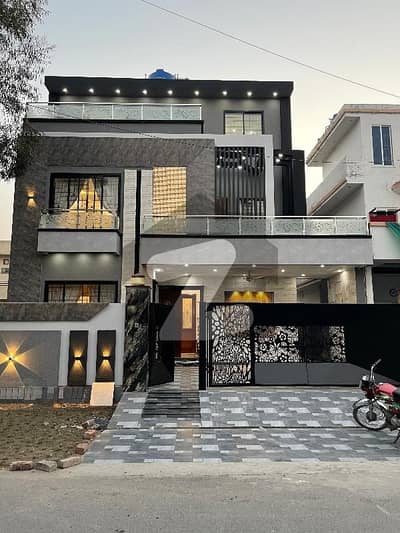 10 Marla Brand New Ultra Modern Owner Build House For Sale Very Hot Location In Central Park Housing Scheme Lahore. 10 Marla Brand New Ultra Modern Owner Build House For Sale Very Hot Location In Central Park Housing Scheme Lahore.