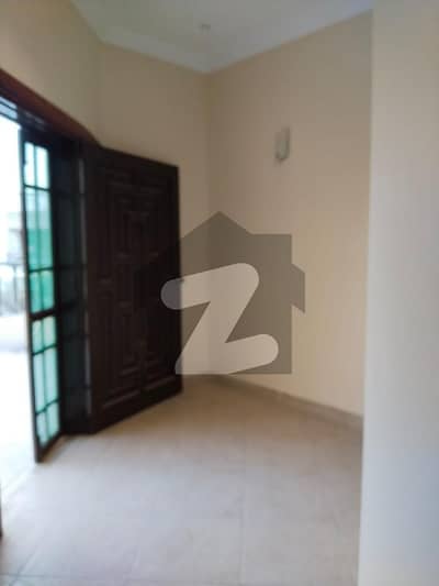ڈی ایچ اے فیز 6 ڈی ایچ اے ڈیفینس,کراچی میں 3 کمروں کا 1 کنال بالائی پورشن 2.4 لاکھ میں کرایہ پر دستیاب ہے۔