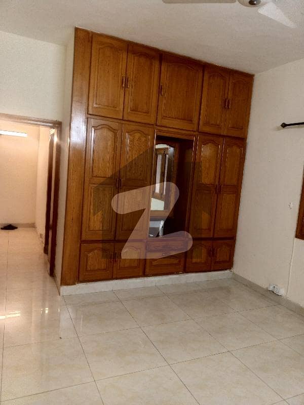 4Bed Ground Portion Available for Rent 4Bed Ground Portion Available for Rent