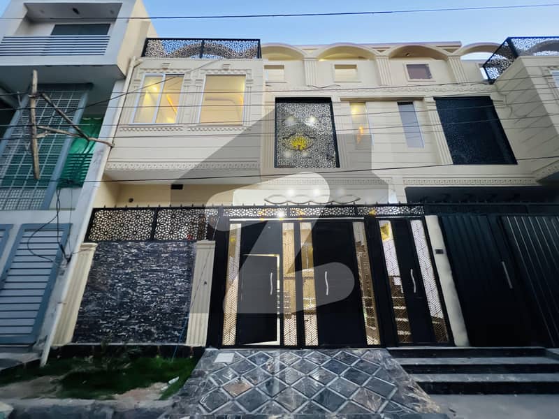 ورسک روڈ پشاور میں 8 کمروں کا 5 مرلہ مکان 2.4 کروڑ میں برائے فروخت۔ ورسک روڈ پشاور میں 8 کمروں کا 5 مرلہ مکان 2.4 کروڑ میں برائے فروخت۔