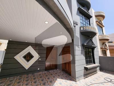 7.5 MARLA HOUSE AVAILABLE FOR SALE