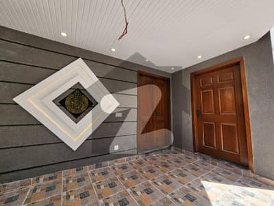 7.5 MARLA HOUSE AVAILABLE FOR SALE