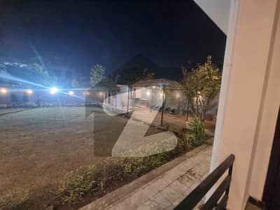 سوان گارڈن اسلام آباد میں 4 کمروں کا 2 کنال مکان 1.65 لاکھ میں کرایہ پر دستیاب ہے۔