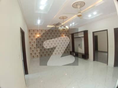 10 Marla 3-Bedroom Modern Apartment Available For Sale In Askari 11 !
