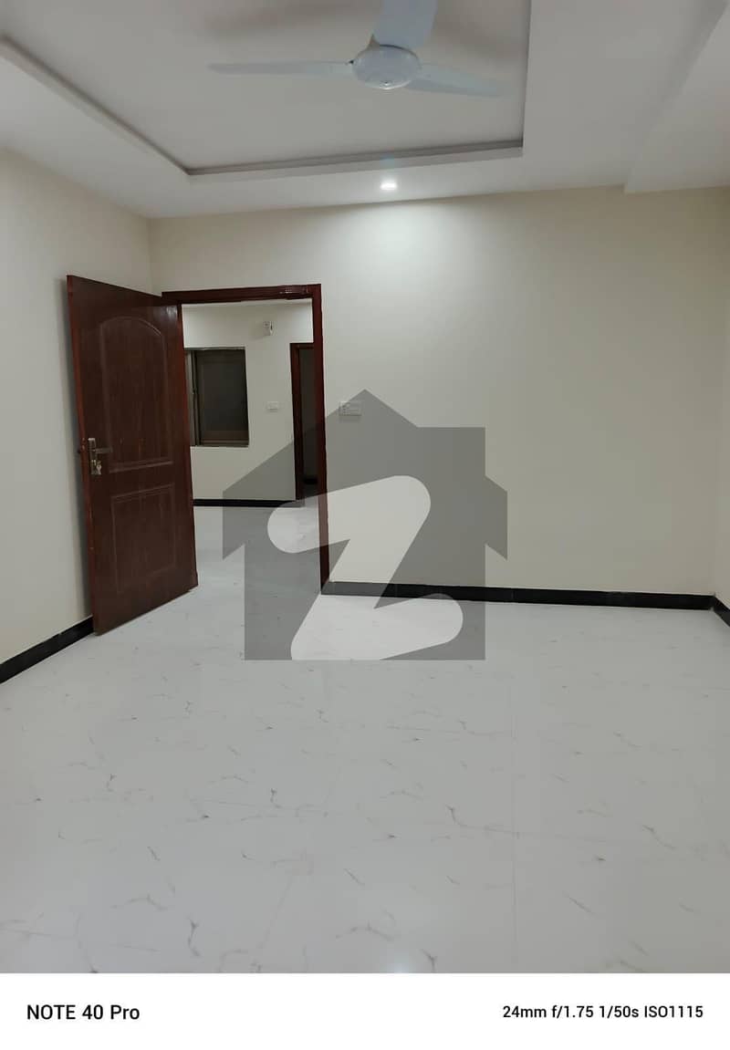 Family Room Available For Rent At Commercial Market Family Room Available For Rent At Commercial Market