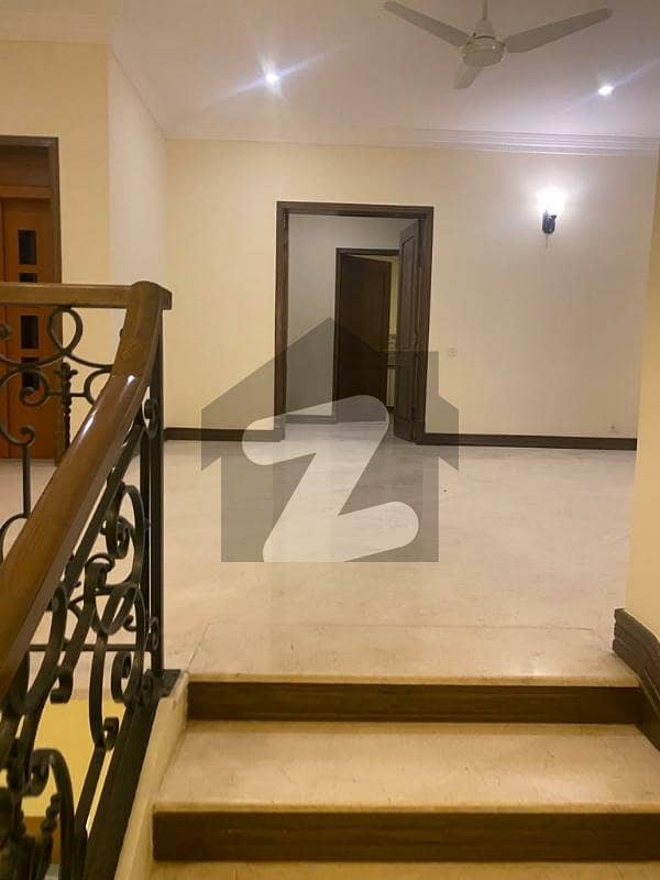 Prime Location 6 Bedroom House Prime Location 6 Bedroom House