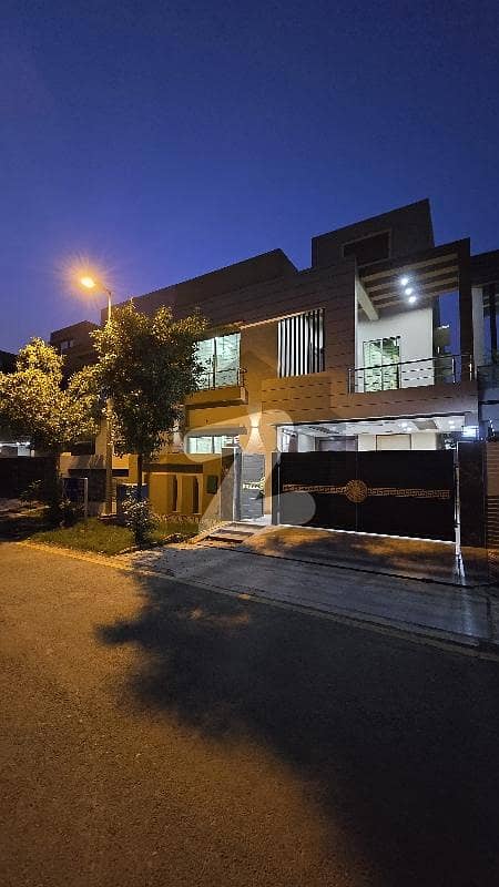 8 Marla Modern House Available For Sale 8 Marla Modern House Available For Sale