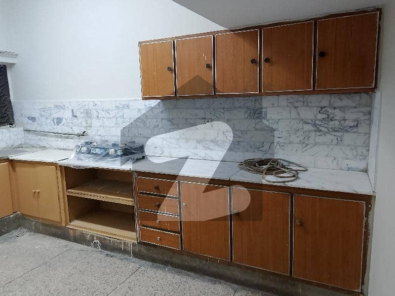 G. 9 Upper Portion For Rent 3 Beds. . Dd G. 9 Upper Portion For Rent 3 Beds. . Dd