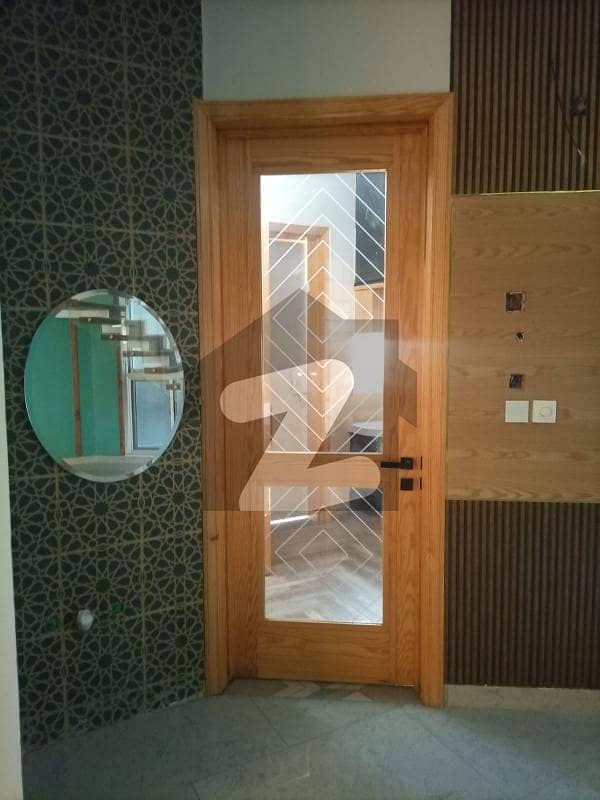 8Marla Luxury House Available For Sale 8Marla Luxury House Available For Sale