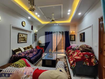 ایل ڈی اے ایوینیو لاہور میں 4 کمروں کا 10 مرلہ مکان 2.65 کروڑ میں برائے فروخت۔