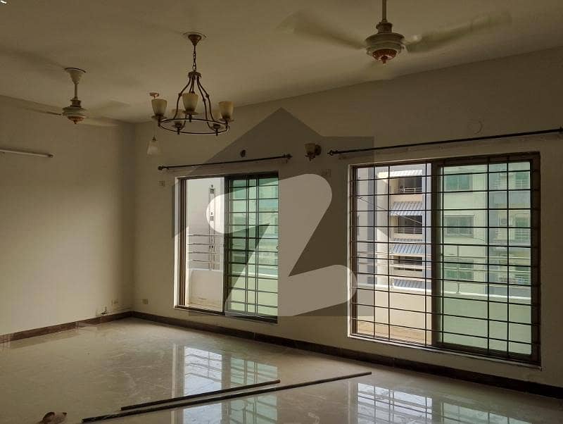 10 MARLA 3 BEDROOM APARTMENT AVAILABLE FOR RENT 10 MARLA 3 BEDROOM APARTMENT AVAILABLE FOR RENT