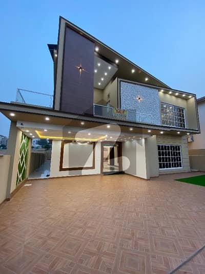 Brand New 1.4 Kanal Designer House Available For Sale