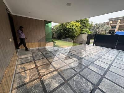 01 Kanal Modern Design Slightly Used House For Rent In DHA Phase 5 Lahore.