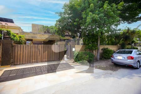 DHA Phase 3- 2 Kanal Outclass Full Basement Furnished Bungalow