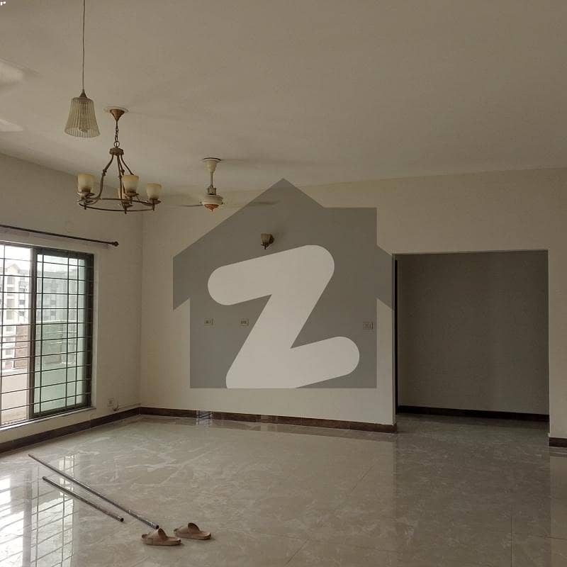 10 MARLA 3 BEDROOM APARTMENT AVAILABLE FOR RENT 10 MARLA 3 BEDROOM APARTMENT AVAILABLE FOR RENT