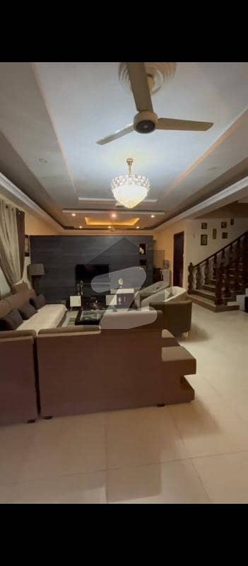 SLIGHTLY USED 500 SQUARE YARD HOUSE AVAILABLE FOR SALE IN GULSHAN-E-IQBAL BLOCK 7