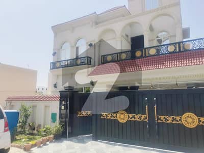 بحریہ آرچرڈ لاہور میں 5 کمروں کا 10 مرلہ مکان 2.85 کروڑ میں برائے فروخت۔