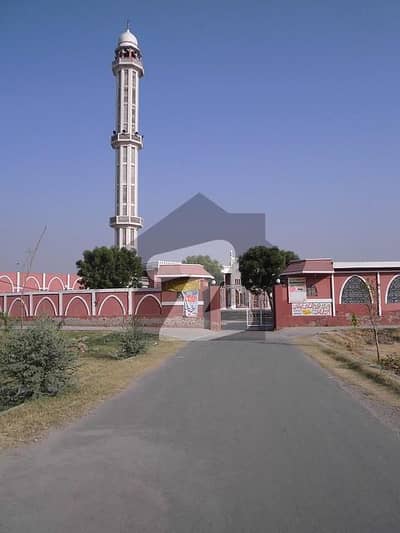 2-Kanal Old House Located On The Main Road In A Block, Ghulam Muhammad Abad, Close To Civil Hospital. Price Is Negotiable 2-Kanal Old House Located On The Main Road In A Block, Ghulam Muhammad Abad, Close To Civil Hospital. Price Is Negotiable