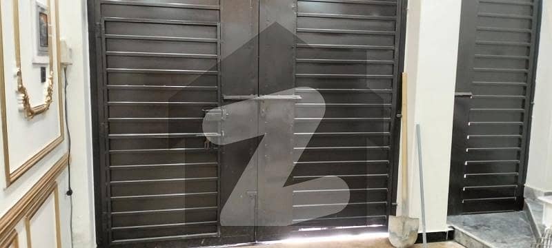 Prime Location House Spread Over 2 Marla In Gulberg Available Prime Location House Spread Over 2 Marla In Gulberg Available