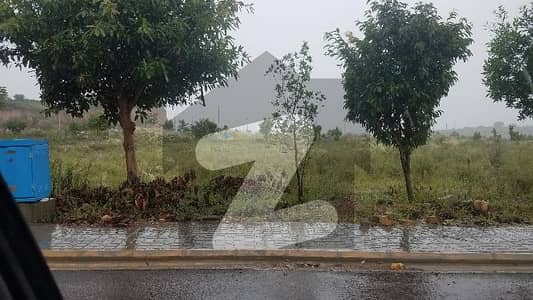 Dha Phase 6 Plot B3, ST 25 No 44