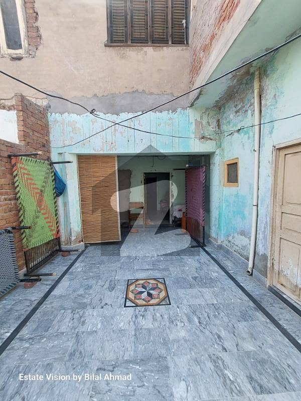 3.5 Marla Old Construction Double Story House For Sale In Z Block Madina Town 3.5 Marla Old Construction Double Story House For Sale In Z Block Madina Town