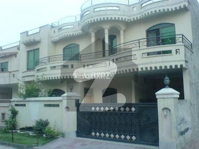10 Marla Beautiful House Available For Sale 10 Marla Beautiful House Available For Sale
