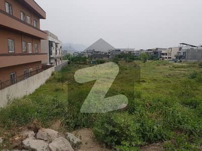 ڈی ۔ 12 اسلام آباد میں 1 کنال رہائشی پلاٹ 10.3 کروڑ میں برائے فروخت۔