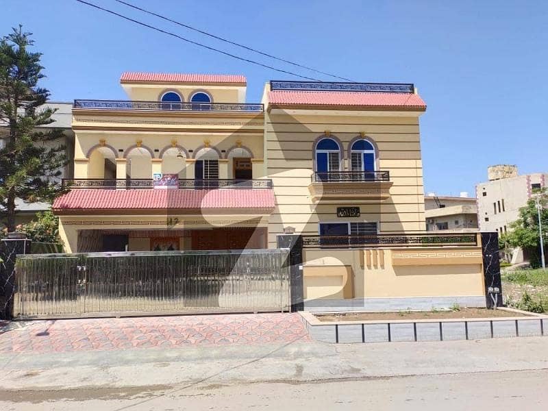 سوان گارڈن اسلام آباد میں 7 کمروں کا 1 کنال مکان 7.5 کروڑ میں برائے فروخت۔ سوان گارڈن اسلام آباد میں 7 کمروں کا 1 کنال مکان 7.5 کروڑ میں برائے فروخت۔