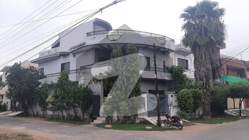 10 Marla Corner Used House for Sale Wapda Town Phase 1, Block H4 10 Marla Corner Used House for Sale Wapda Town Phase 1, Block H4