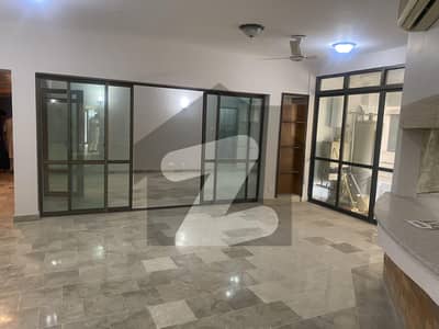 ایف ۔ 10 اسلام آباد میں 3 کمروں کا 9 مرلہ فلیٹ 3.5 کروڑ میں برائے فروخت۔