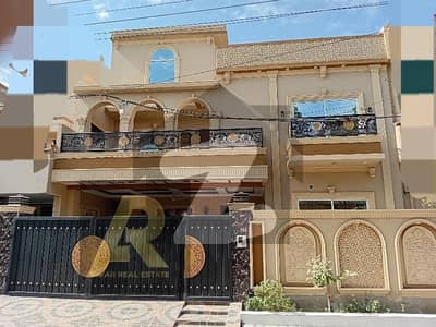 یو ای ٹی ہاؤسنگ سوسائٹی لاہور میں 6 کمروں کا 10 مرلہ مکان 3.7 کروڑ میں برائے فروخت۔