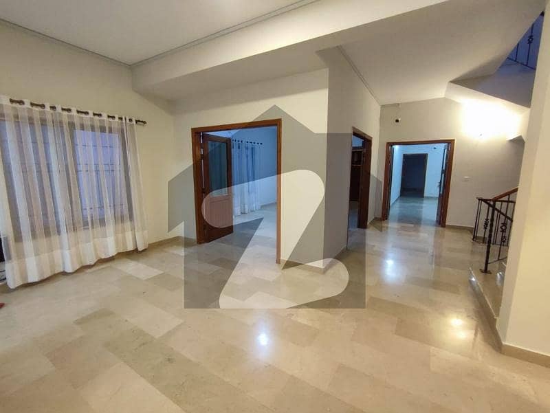1022 Square Yards House Is Available In F-10/4 1022 Square Yards House Is Available In F-10/4