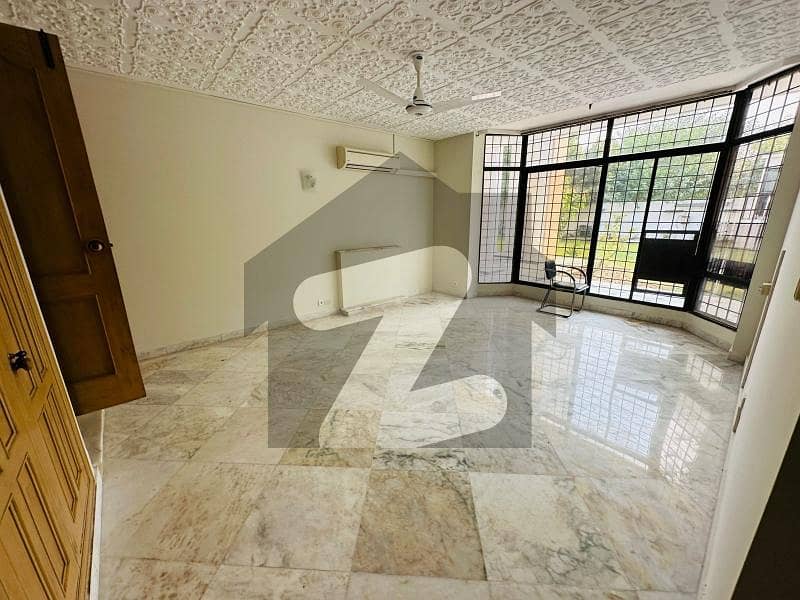 A House Of 500 Square Yards In Rs. 165000000 A House Of 500 Square Yards In Rs. 165000000