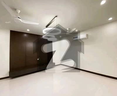 Spacious House Is Available For sale In Ideal Location Of Bahria Town - Sector E