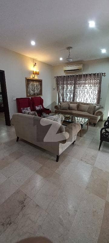 Big Parking Good Lawn House With Basement For Rent