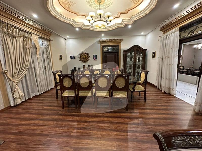 1000 YARDS BUNGALOW FOR SALE 1000 YARDS BUNGALOW FOR SALE