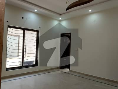 10 MARLA FIRST FLOOR HOT LOCATION