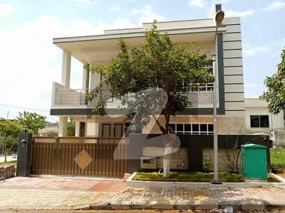بحریہ ٹاؤن فیز 7 بحریہ ٹاؤن راولپنڈی,راولپنڈی میں 10 مرلہ مکان 5.25 کروڑ میں برائے فروخت۔
