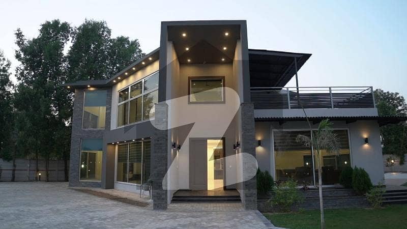 Elegantly Modern, Effortlessly Farmhouse: A Stunning 3.5-Acre Elegantly Modern, Effortlessly Farmhouse: A Stunning 3.5-Acre