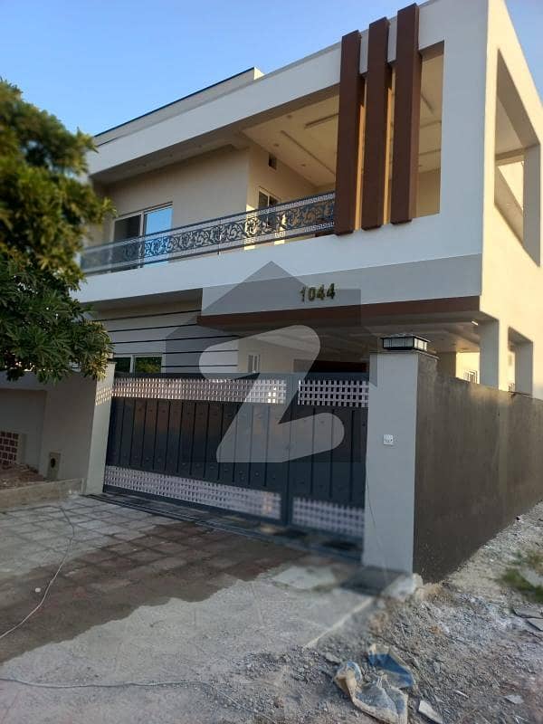 10Marla brand new House Sector L 10Marla brand new House Sector L